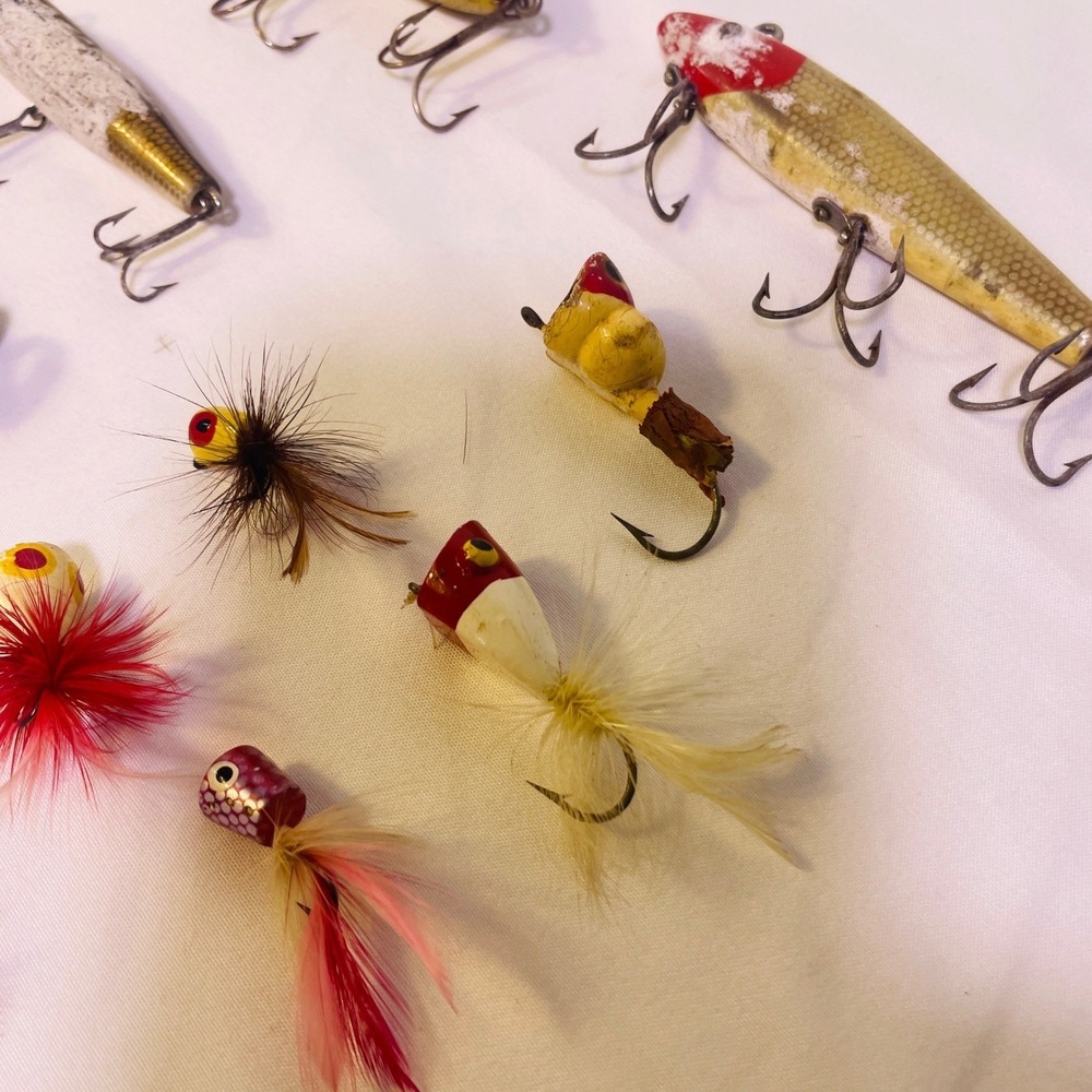Vintage Fishing Tackle Lot Hawthorne Casting Line Wooden Lures Mouse Popper Tin - Picture 12 of 16